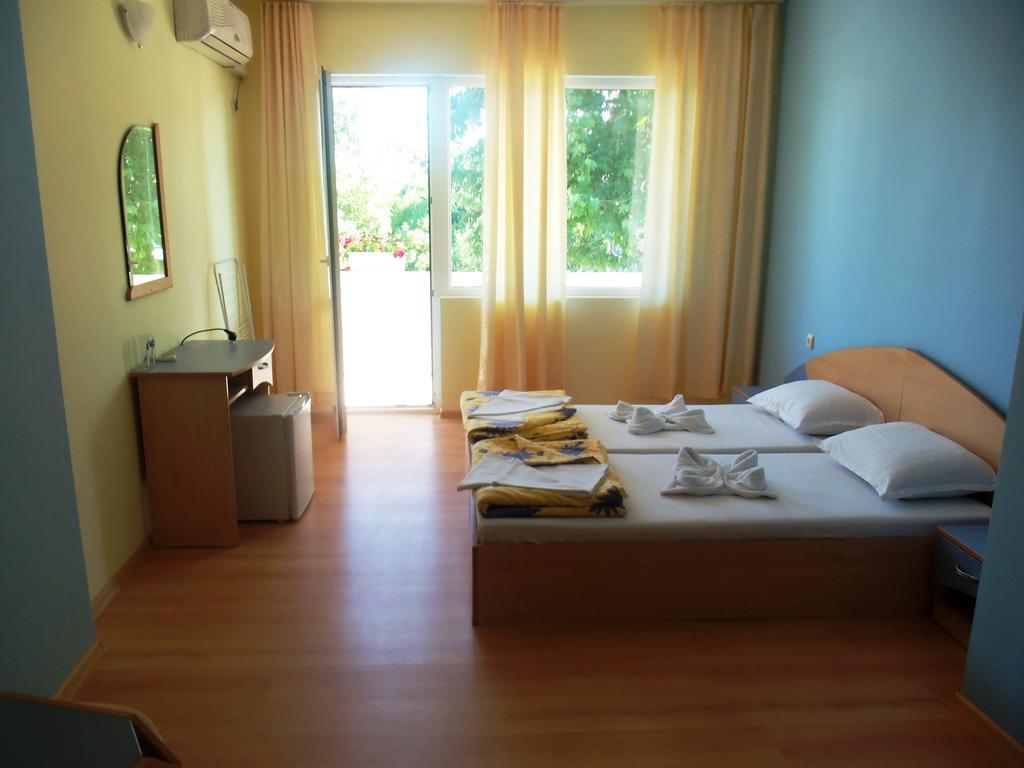 Arkadia Guest House Primorsko Room photo